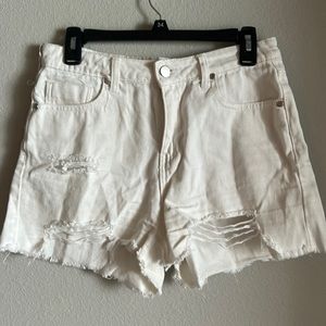 🛍️ Perfect white shorts